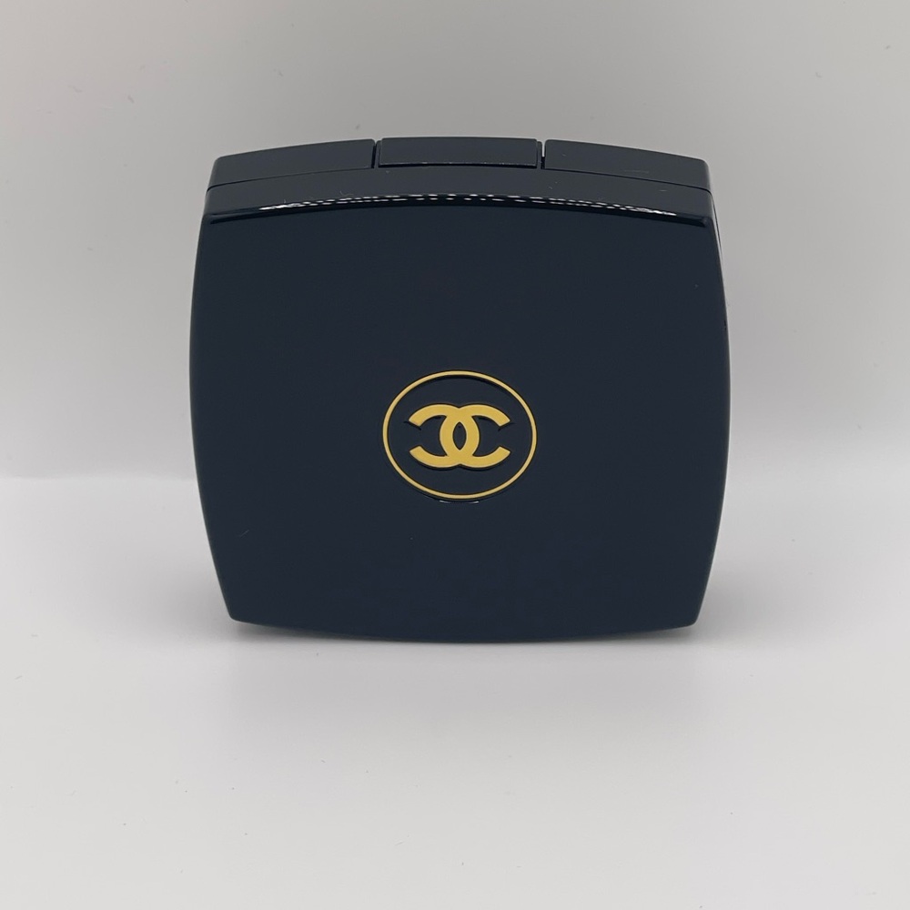 CHANEL - 397 Nuit Astrale Limited Edition Eyeshadow Palette - Picture 4 of 5
